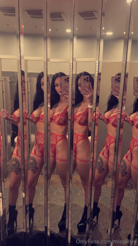 Misslillyy modelo porno foto