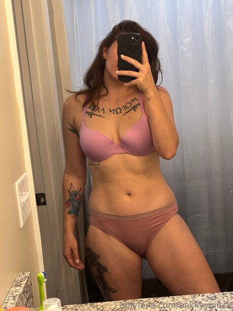 Bekkyybiitch actriz adulta foto