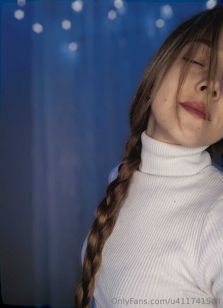 U411741544 actriz de arte imagen