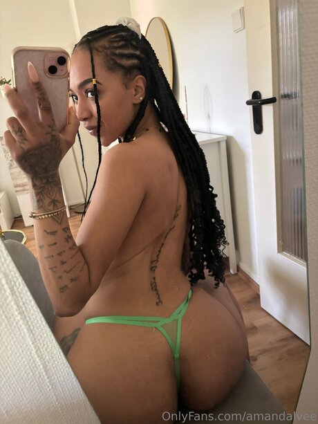 Amandalvee modelo desnudo imagen