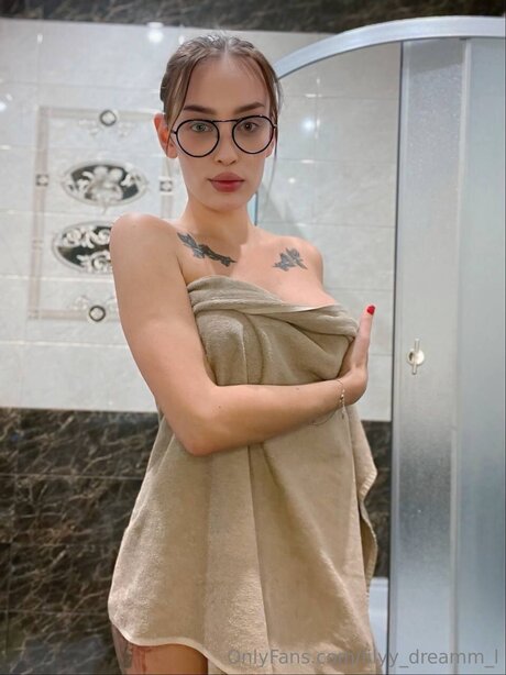 Noir Alexa modelo imágenes