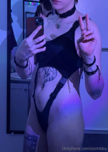 Zombby modelo agradable foto