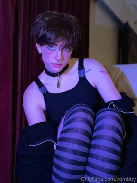Zombby bonita actriz fotos