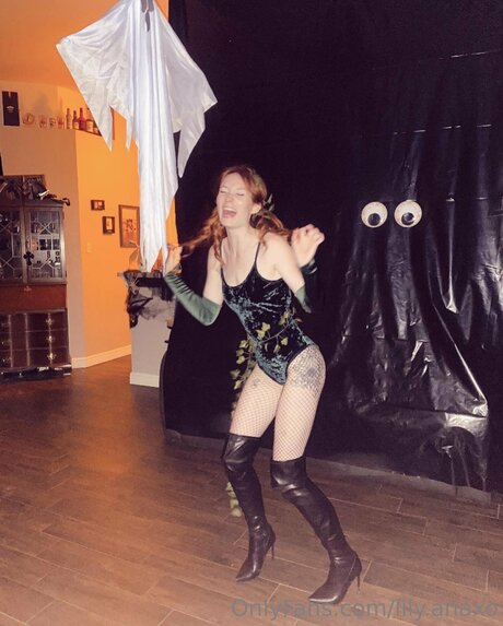 Lily Anaxo estrella de alta definición archivo