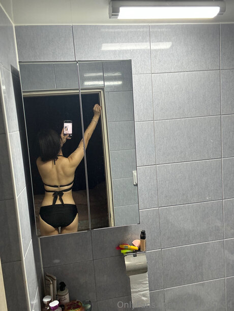 U412955454 hermosa estrella porno fotos