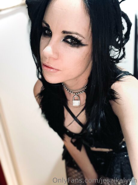 Jeszikalynn modelo adulto foto