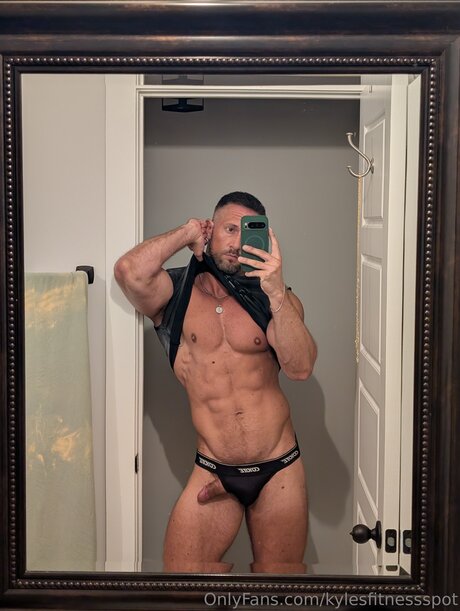 Kylesfitnessspot actriz caliente imágenes