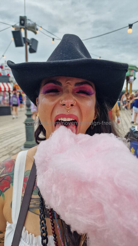 Novemberreign Free estrella galerías