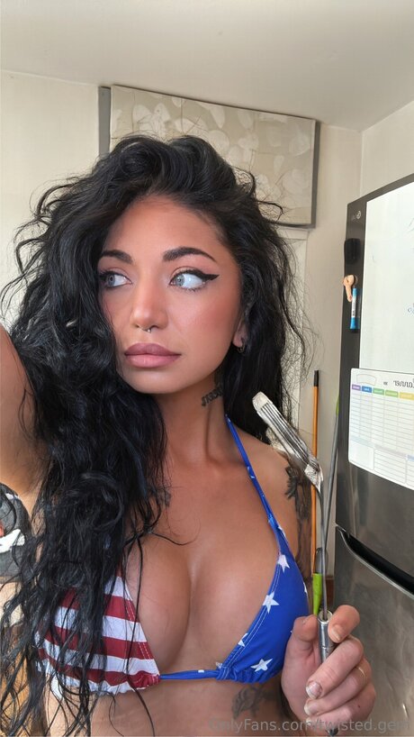 Twisted Gem estrella sexy foto