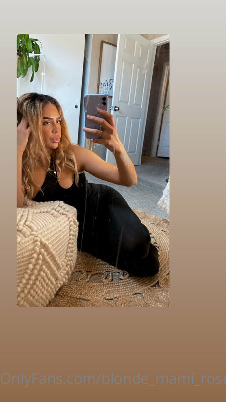 Blonde Mami Rose modelo xxx recopilación