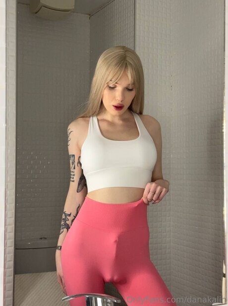 Danakalin estrella porno hd galería