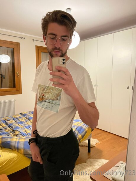 Skinny723 actriz porno foto