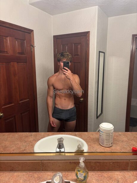 Sneakkysam sexo modelo galería