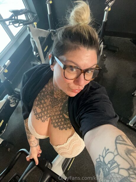 Katiesummerfree estrella porno desnuda archivo