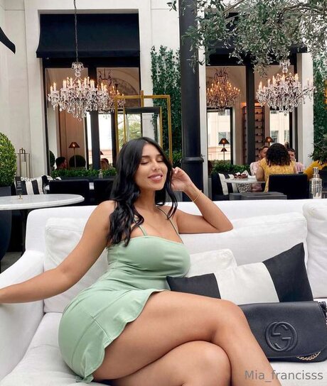 Miafrancis actriz porno foto
