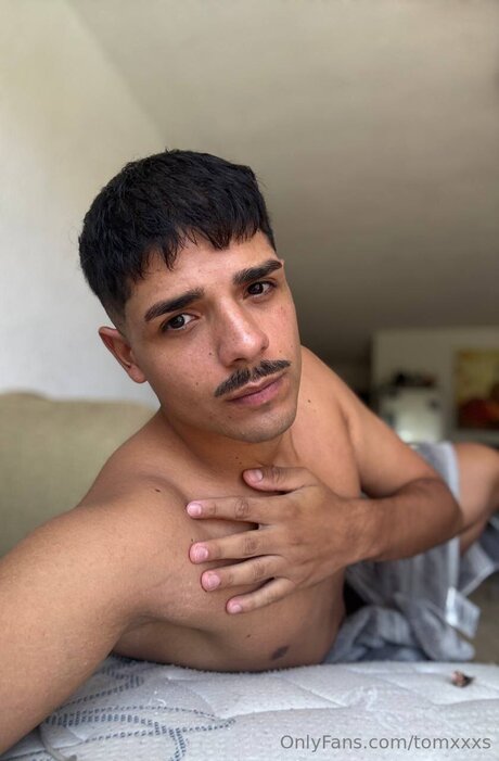 Tomxxxs modelo sexy imágenes