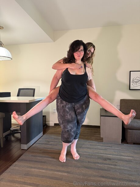 Iwantblondi buena estrella porno galerías