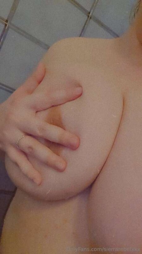 Sierrarebelxxx hermosa modelo galerías