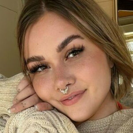 rubia asiática onlyfans desnudos gratis foto