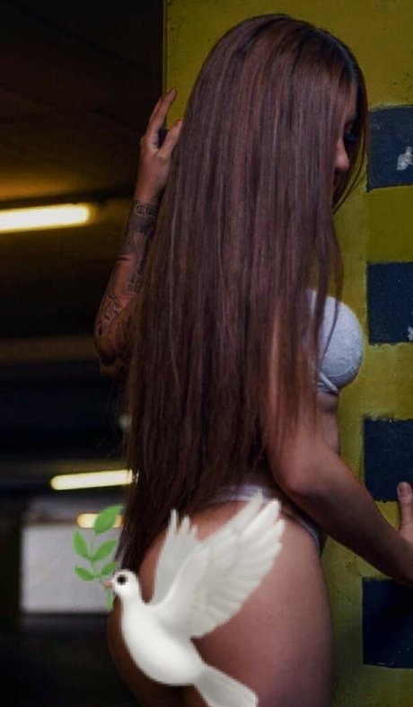 Flora Tabi actriz libre imágenes