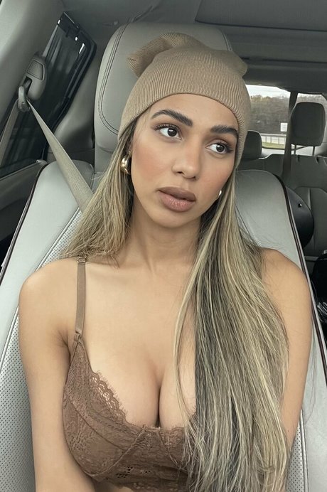 Gurneet Dosanjh modelo caliente foto