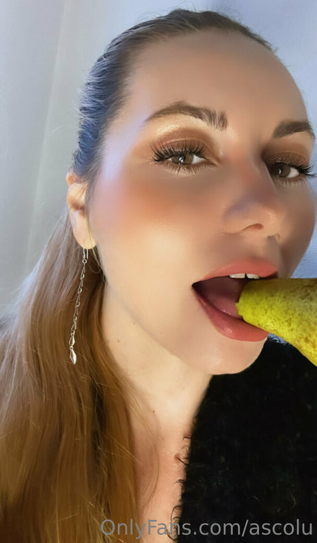 Ascolu NFT actriz de alta calidad imagen