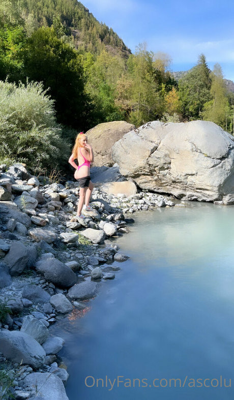 Ascolu NFT estrella caliente galerías