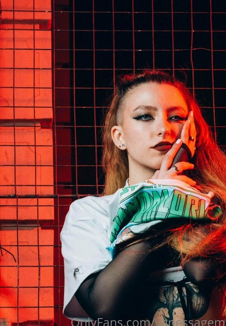 vanessagem actriz erótica imágenes