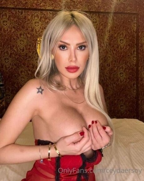 Ceyda Ersoy arte estrella porno fotos