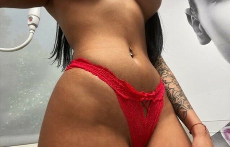 Notyns modelo desnuda imágenes