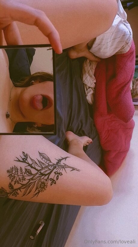 Loveali estrella porno atractiva imágenes