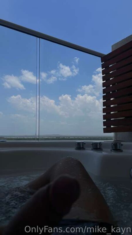 Mike Kayn modelo exclusivo galerías