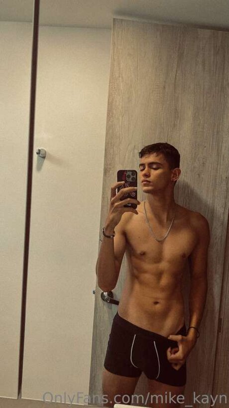 Mike Kayn estrella porno hermosa imagen