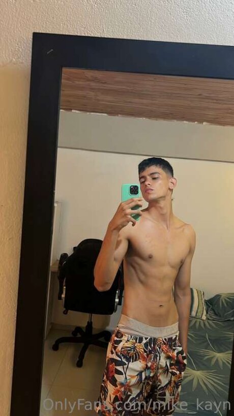 Mike Kayn modelo sexual galería