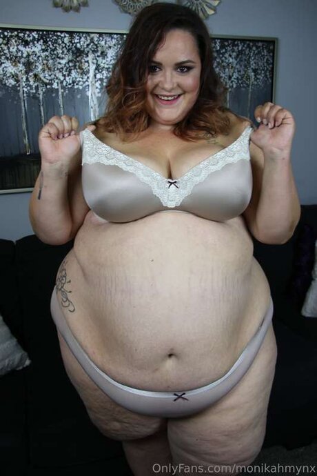 Monikamynx69 modelo desnudos foto