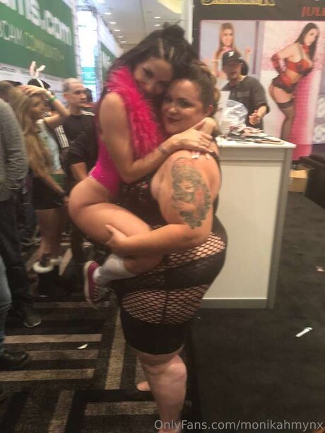 Monikamynx69 modelo agradable galería