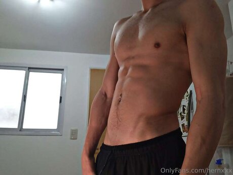 Hernxxx modelo desnuda imágenes
