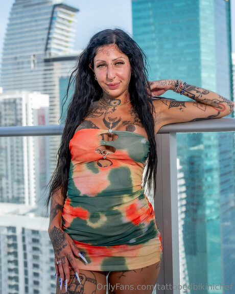 Tattooedbikinichef xxx estrella porno foto