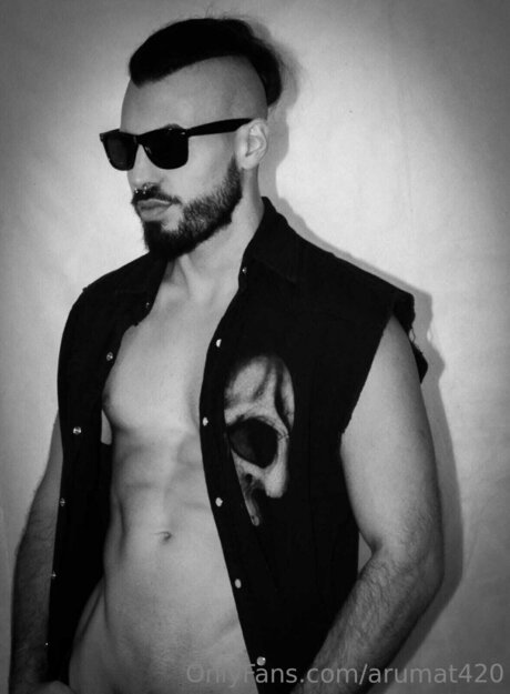 Arumat420 modelo atractivo imagen