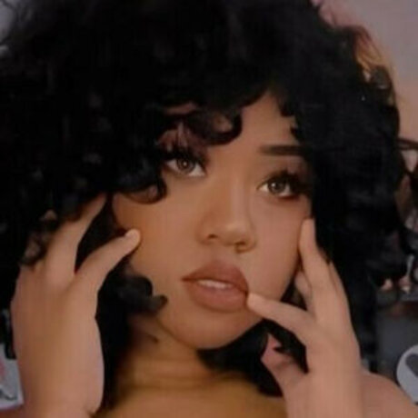 Pocalaloca modelo hermosa imágenes