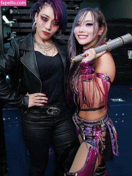 Asuka WWE modelo superior recopilación