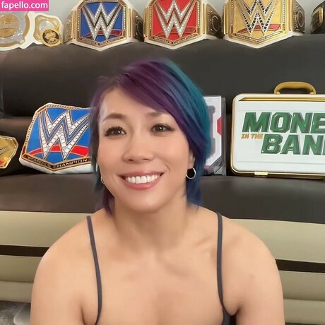 Asuka WWE modelo exclusivo recopilación