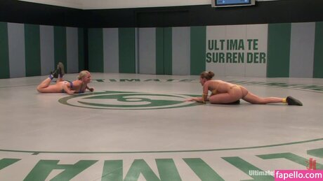 Ultimate Surrender estrella desnuda foto