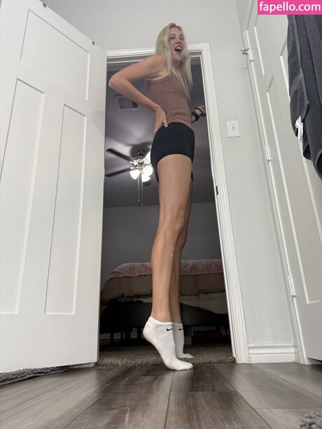 Amazon Allie modelo desnudo galería