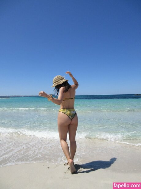 Andrea Londo modelo sexy foto