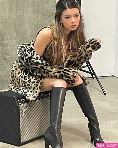 Nikki Hahn modelo desnudo foto