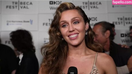 Mileycyrus estrella porno xxx foto