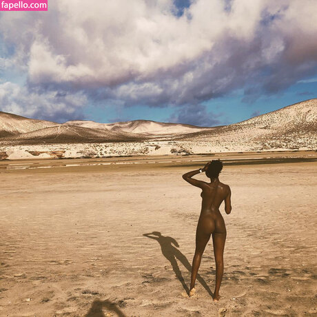 Naomi Nash modelo desnudos galerías