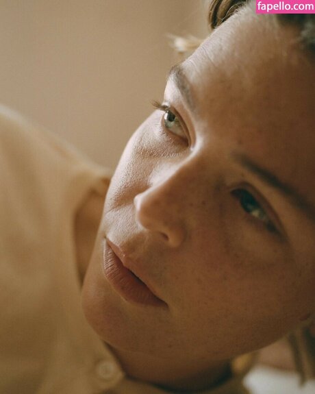 Maggie Rogers estrella porno bonita fotos