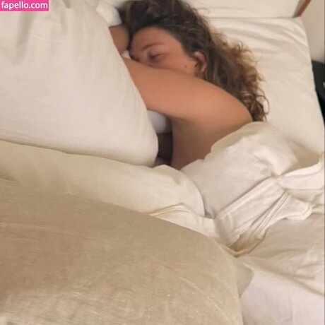 Maggie Rogers estrella porno exclusiva imagen